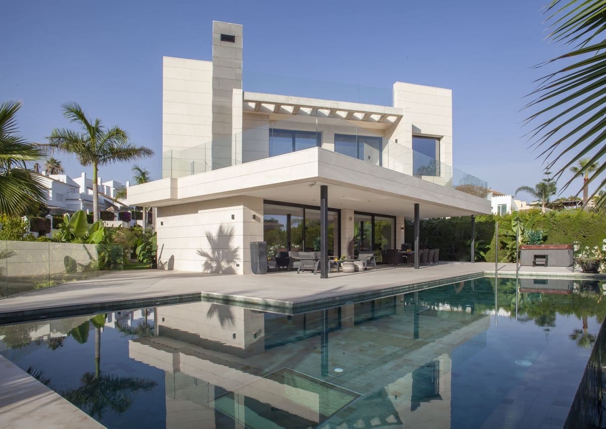 7 bedroom Villa for sale in Nueva Andalucia - € 4,995,000 (Ref: 8888020)