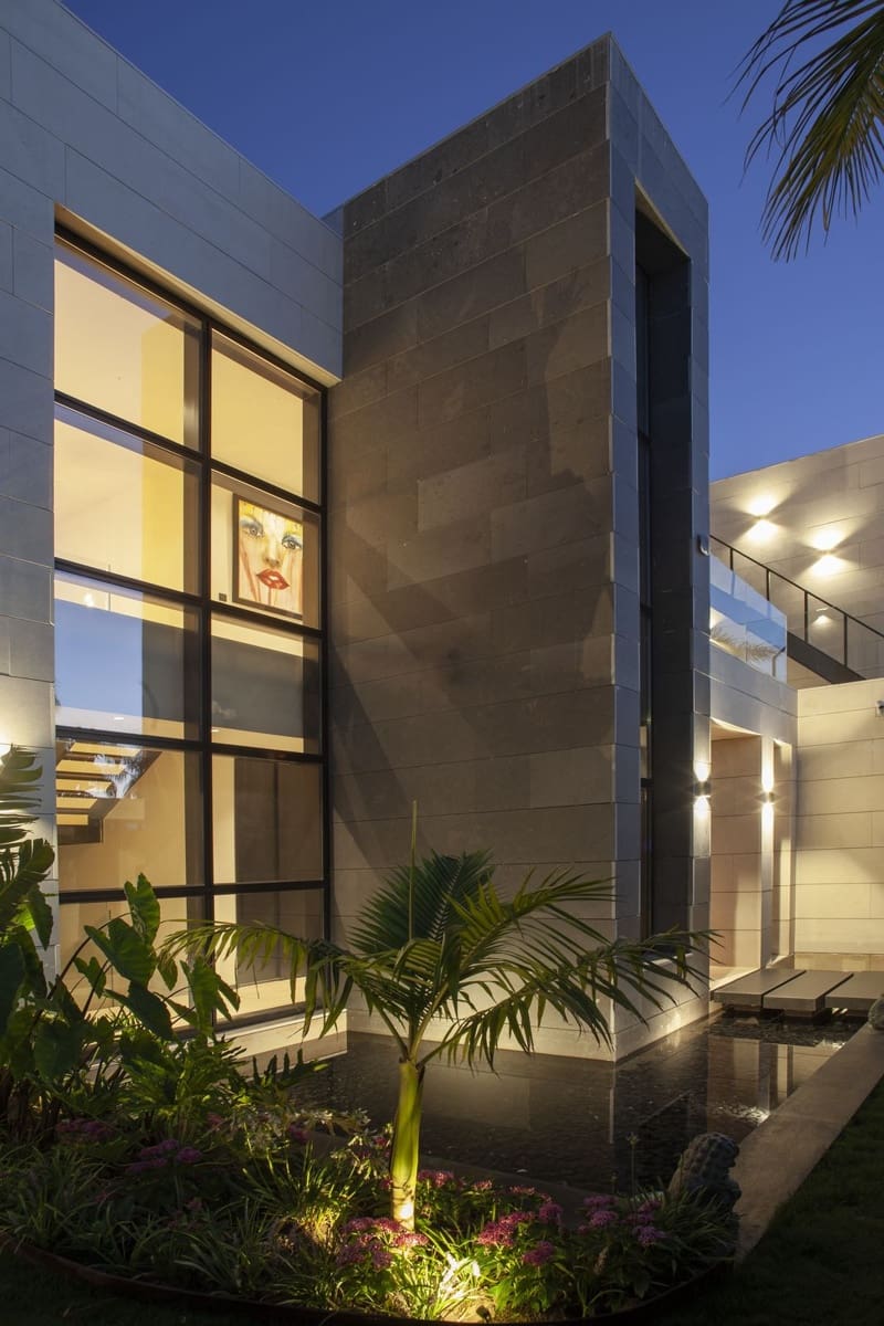 7 bedroom Villa for sale in Nueva Andalucia - € 4,995,000 (Ref: 8888020)