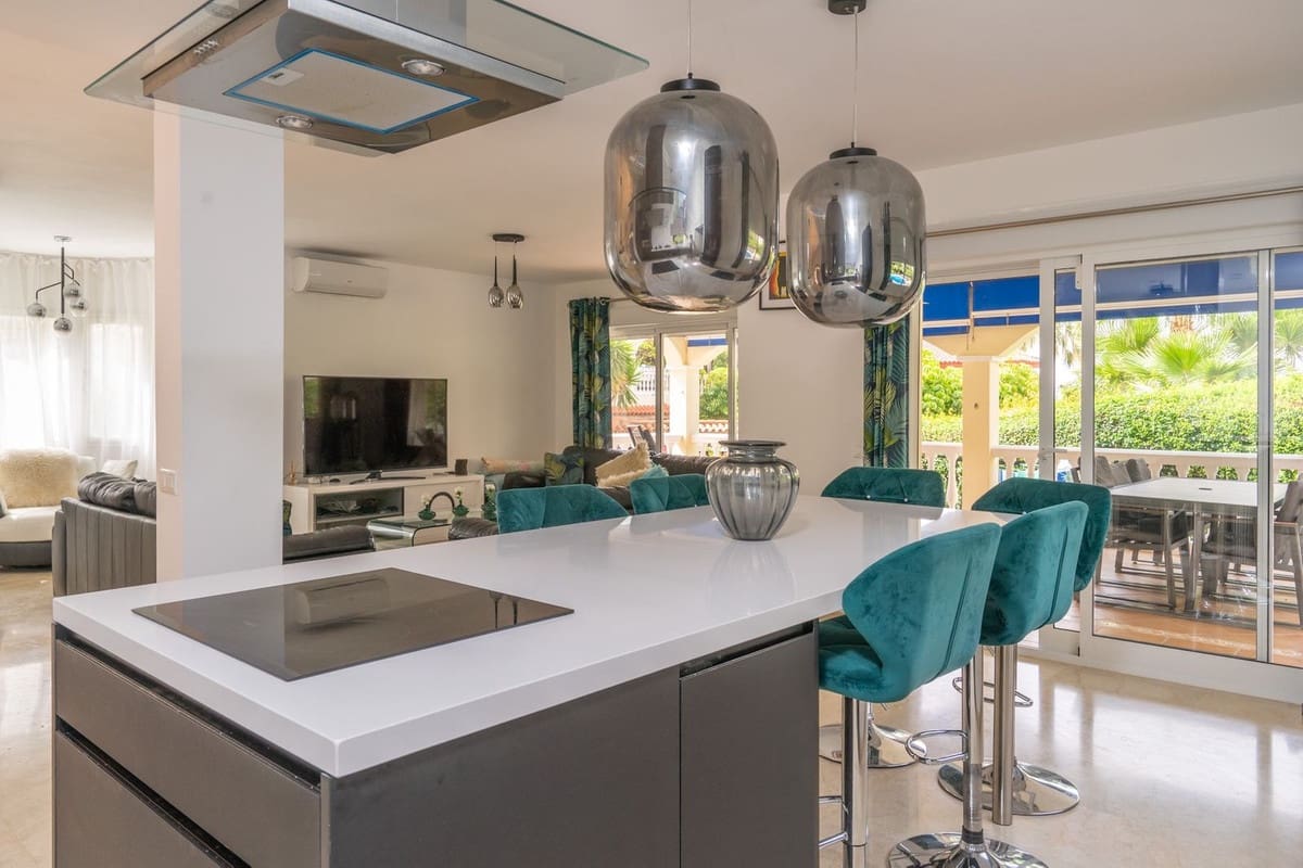 4 sypialnia Willa na sprzedaż w Benalmadena - 975 000 € (Ref: 8888032)