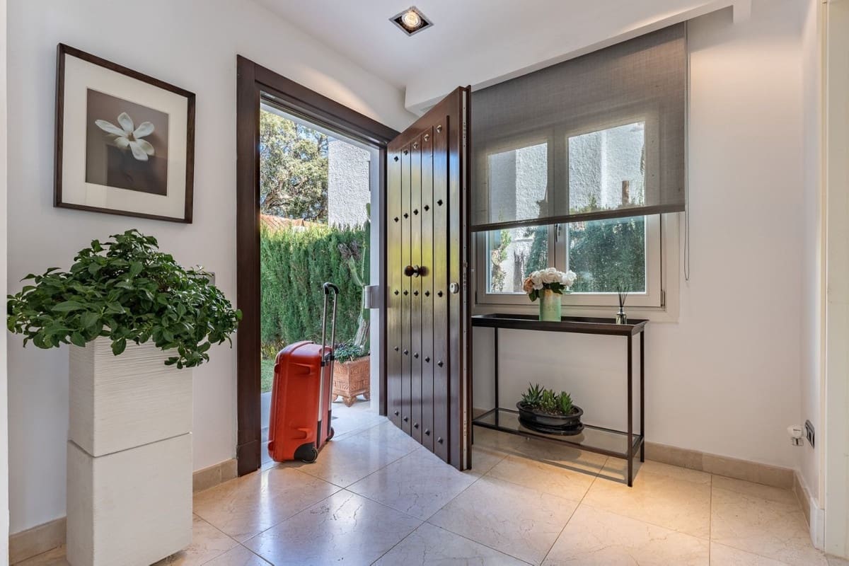 4 soverom Villa til salgs i Calahonda med garasje - € 899 000 (Ref: 8888040)