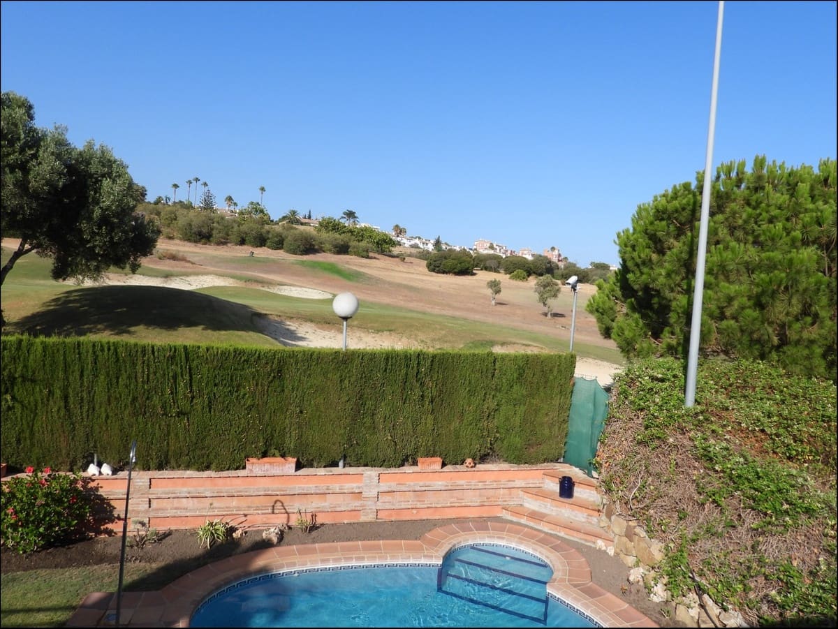 5 bedroom Villa for sale in La Duquesa / Puerto de la Duquesa - € 950,000 (Ref: 8888061)