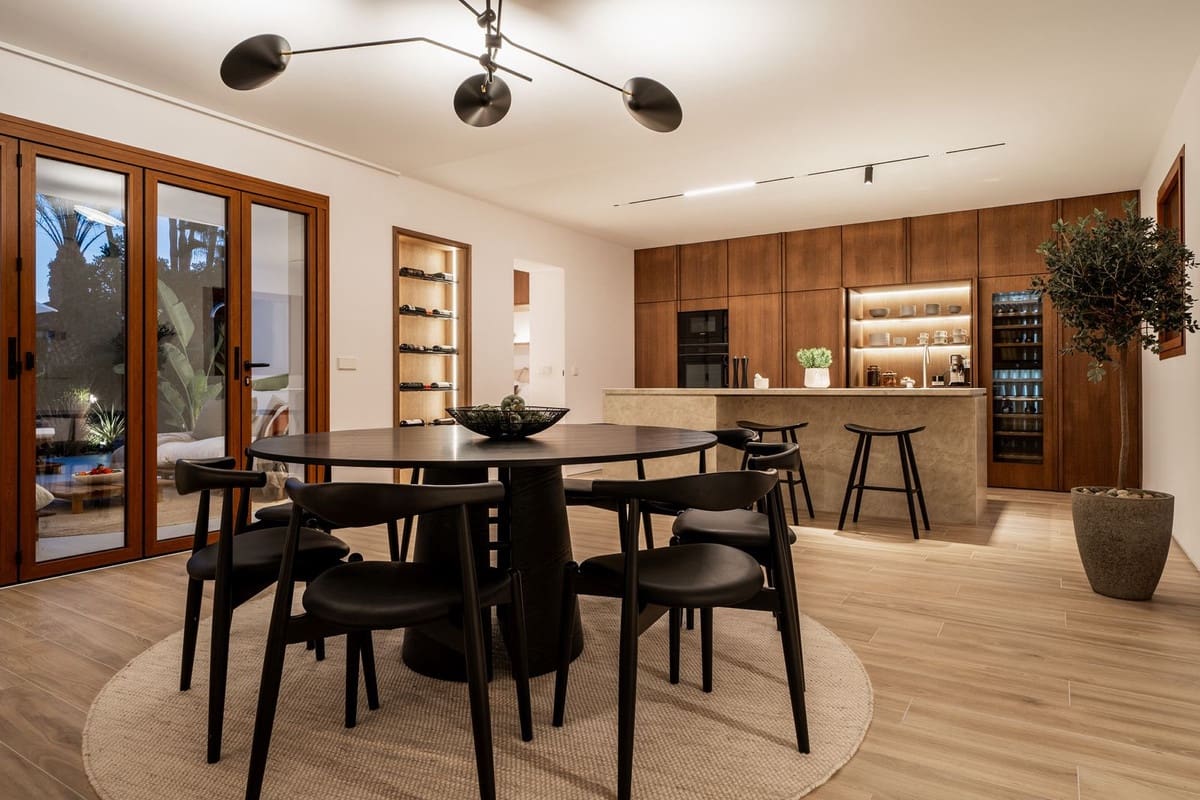 4 quarto Casa em Banda para venda em Nueva Andalucia com garagem - 2 250 000 € (Ref: 8888109)