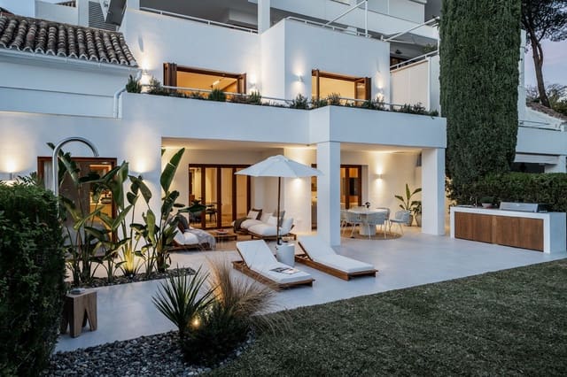 4 soverom Hus til salgs i Las Brisas, Marbella med garasje - € 2 250 000 (Ref: 8888109)