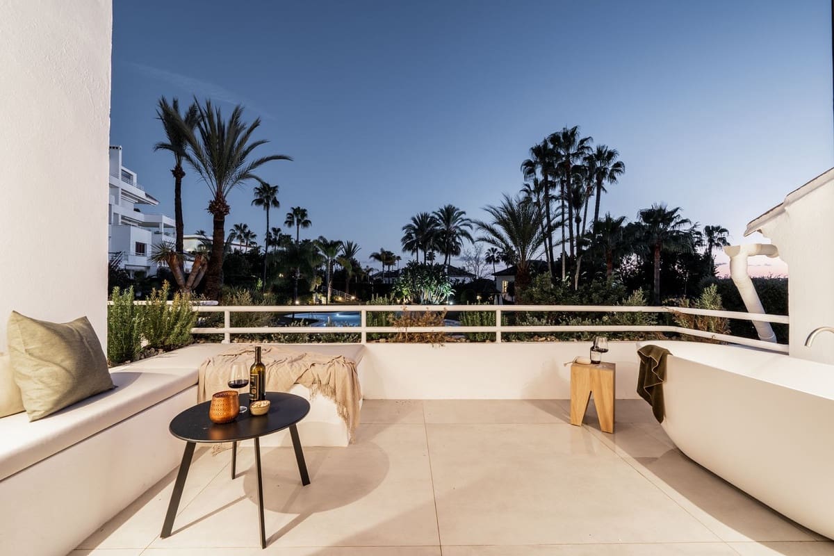 4 quarto Casa em Banda para venda em Nueva Andalucia com garagem - 2 250 000 € (Ref: 8888109)