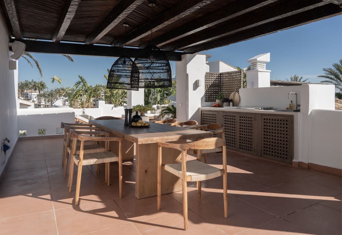 2 soveværelse Penthouse til salg i Estepona - € 1.995.000 (Ref: 8888111)