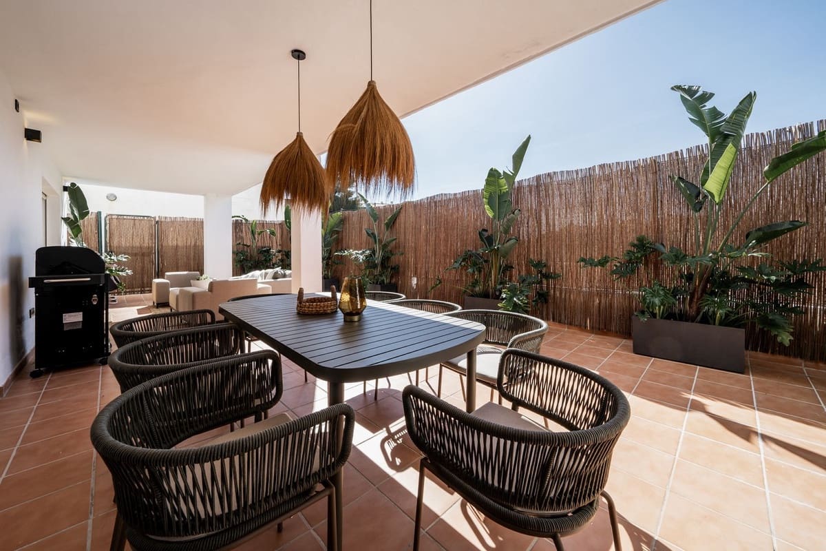 4 sypialnia Apartament na sprzedaż w Nueva Andalucia z basenem - 695 000 € (Ref: 8888112)