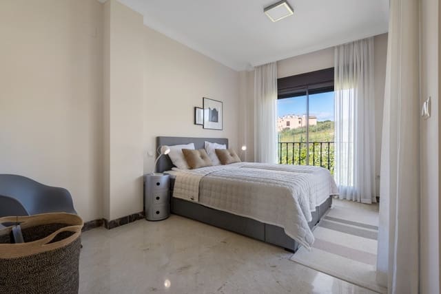 4 slaapkamer Villa te koop in Centro, Estepona met zwembad - € 718.693 (Ref: 8888116)
