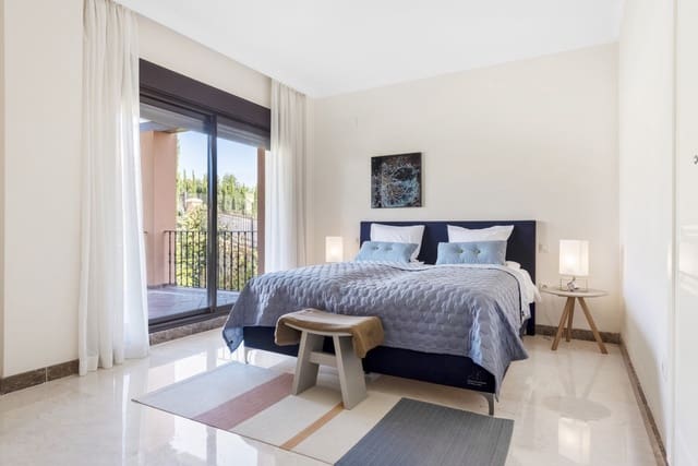 4 slaapkamer Villa te koop in Centro, Estepona met zwembad - € 718.693 (Ref: 8888116)