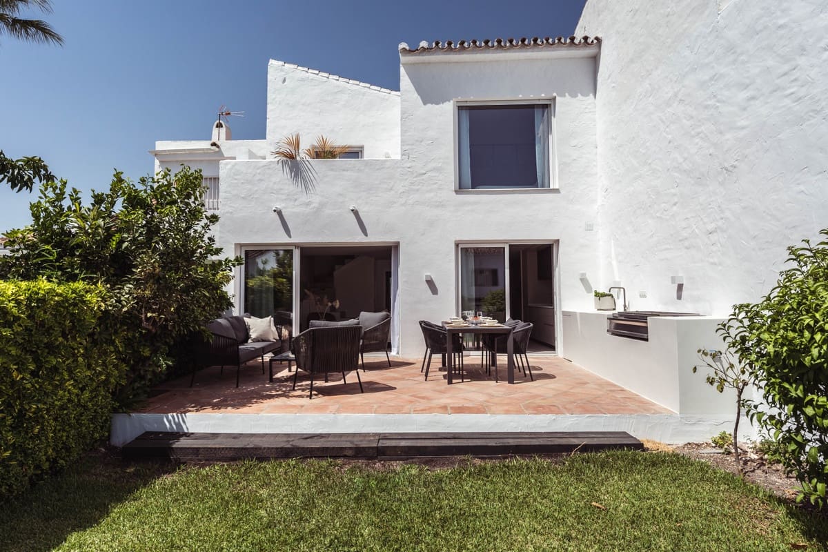 Casa de 3 habitaciones en Nueva Andalucia en venta - 895.000 € (Ref: 8888118)