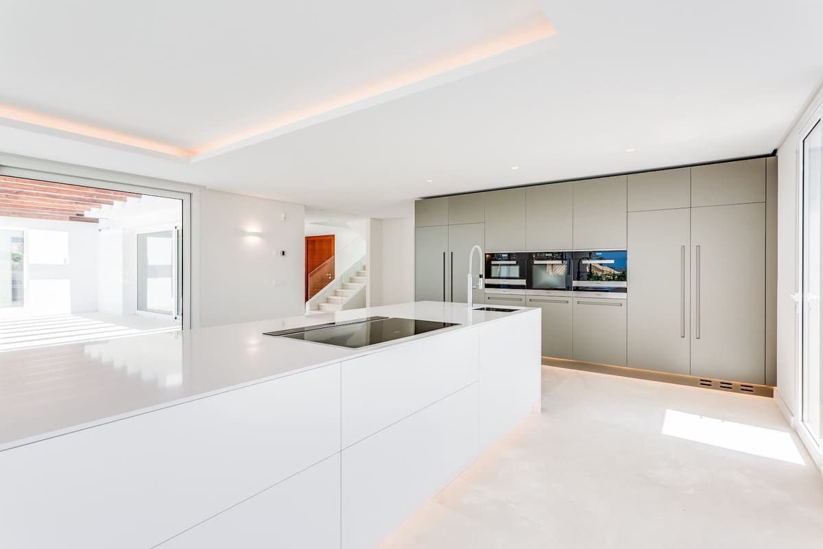 7 bedroom Villa for sale in El Rosario - € 3,950,000 (Ref: 8888123)