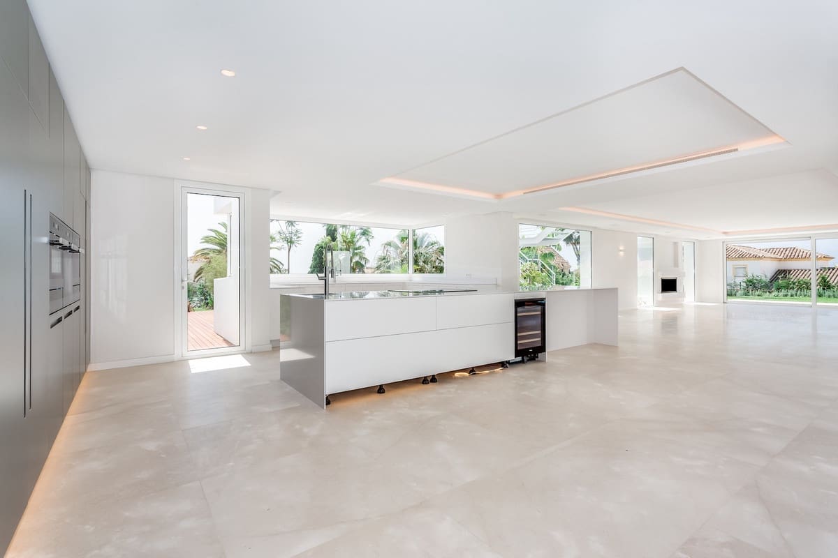 7 bedroom Villa for sale in El Rosario - € 3,950,000 (Ref: 8888123)