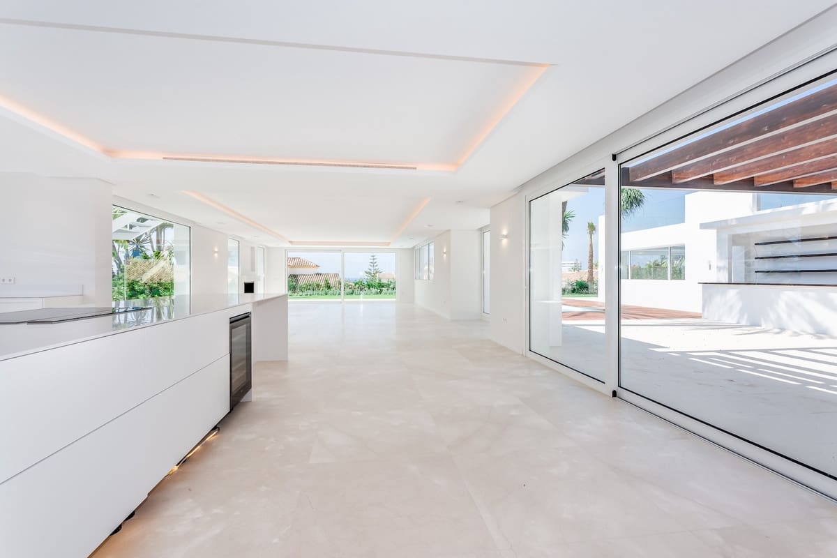 7 bedroom Villa for sale in El Rosario - € 3,950,000 (Ref: 8888123)