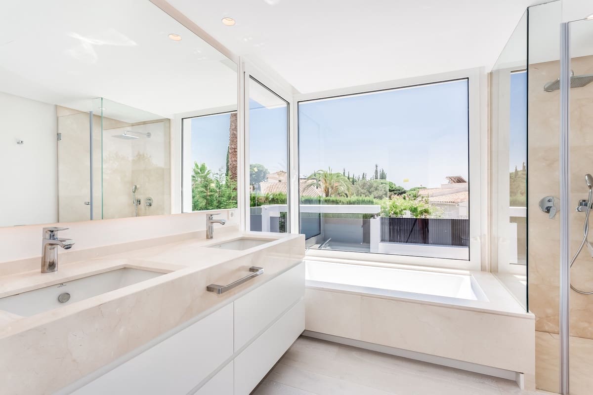 7 bedroom Villa for sale in El Rosario - € 3,950,000 (Ref: 8888123)