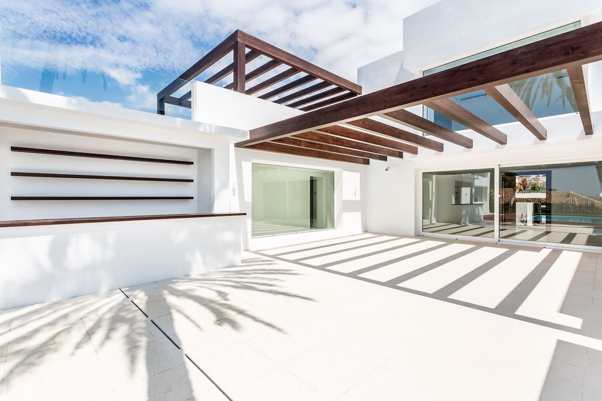 7 bedroom Villa for sale in El Rosario - € 3,950,000 (Ref: 8888123)