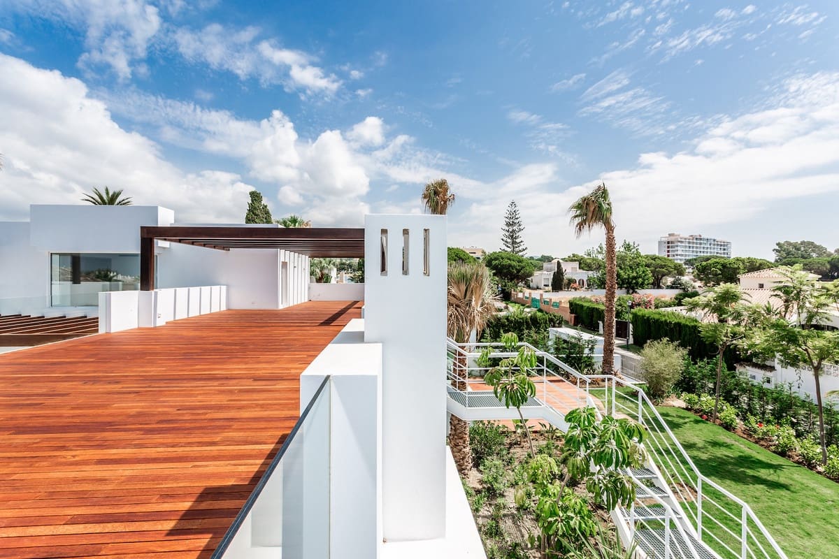 7 bedroom Villa for sale in El Rosario - € 3,950,000 (Ref: 8888123)