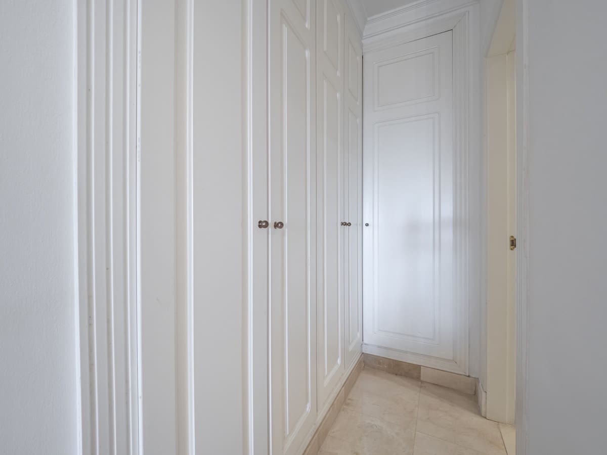 Apartamento de 2 habitaciones en Puerto Banus en venta con piscina garaje - 1.575.000 € (Ref: 8888124)