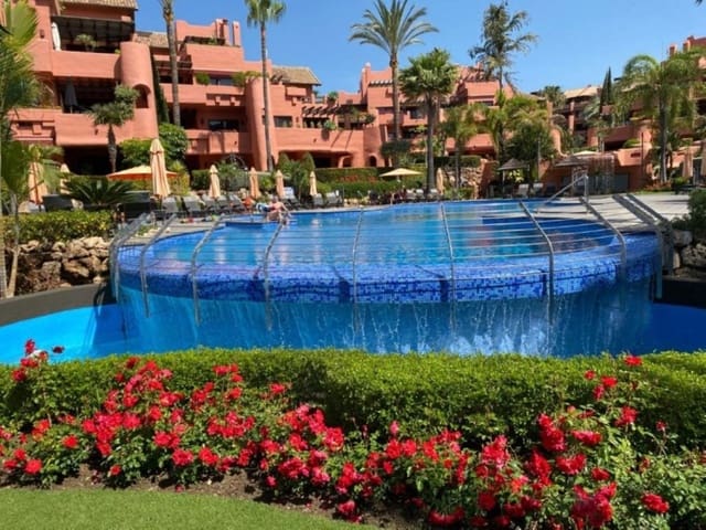 Apartamento de 3 habitaciones en El Velerín, Estepona en venta - 1.550.000 € (Ref: 8888131)