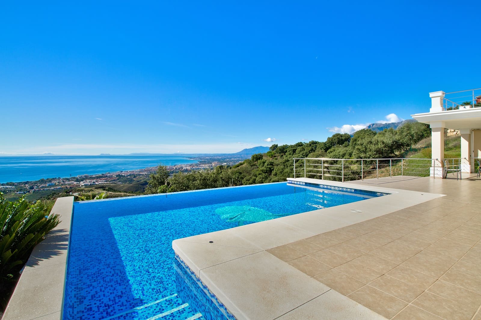 5 slaapkamer Villa te koop in Los Monteros - € 2.380.000 (Ref: 8888135)