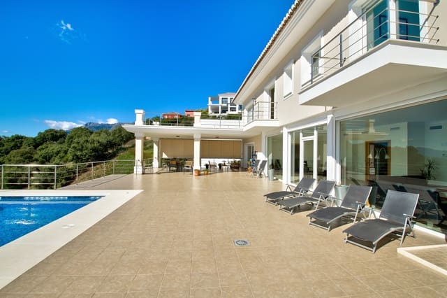 5 sypialnia Willa na sprzedaż w Los Monteros, Marbella - 2 380 000 € (Ref: 8888135)