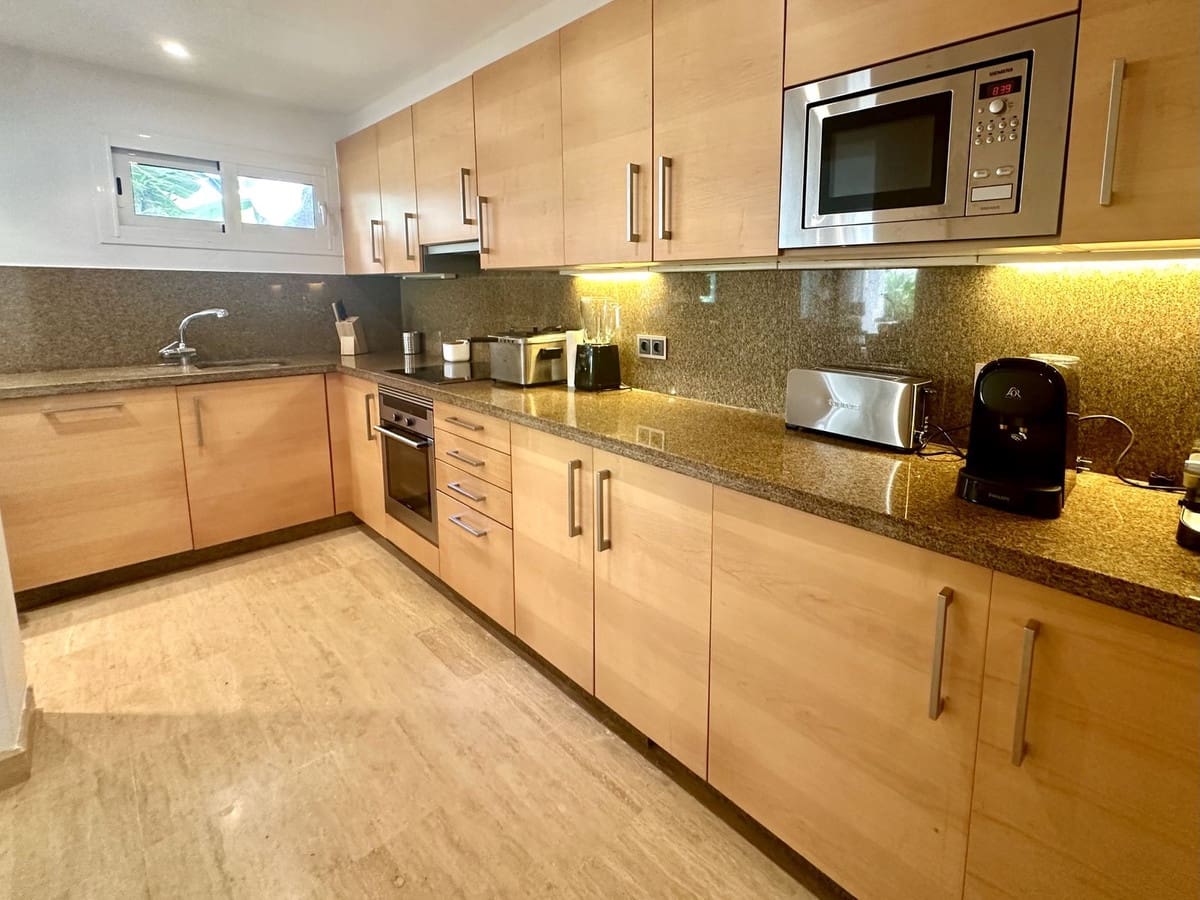 1 soveværelse Lejlighed til salg i Marbella med garage - € 695.000 (Ref: 8888146)