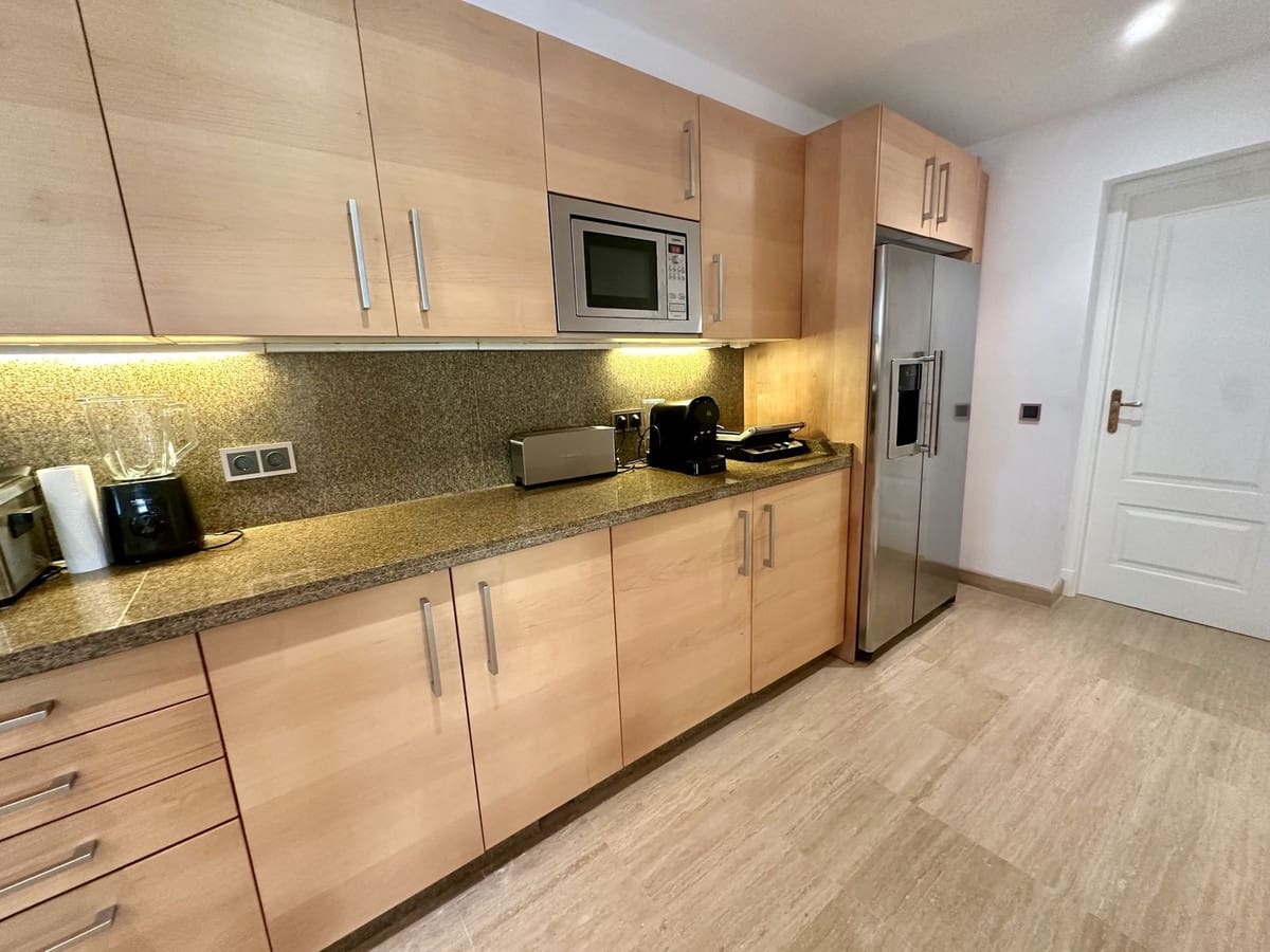 1 soveværelse Lejlighed til salg i Marbella med garage - € 695.000 (Ref: 8888146)