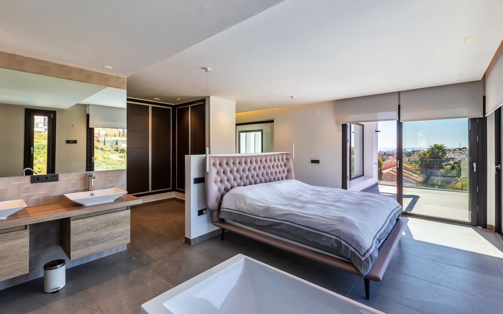 Chalet de 6 habitaciones en El Paraiso en venta - 2.499.000 € (Ref: 8888153)