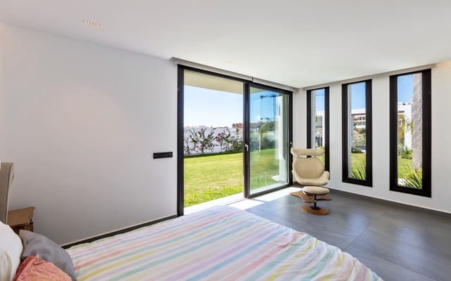 Chalet de 6 habitaciones en El Paraiso, Estepona en venta - 2.499.000 € (Ref: 8888153)