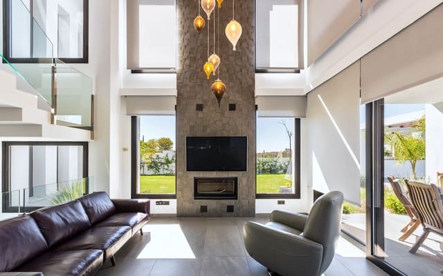 Chalet de 6 habitaciones en El Paraiso, Estepona en venta - 2.499.000 € (Ref: 8888153)