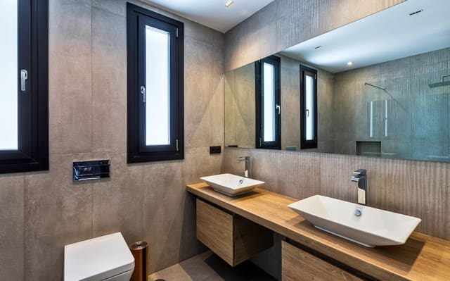 Chalet de 6 habitaciones en El Paraiso, Estepona en venta - 2.499.000 € (Ref: 8888153)