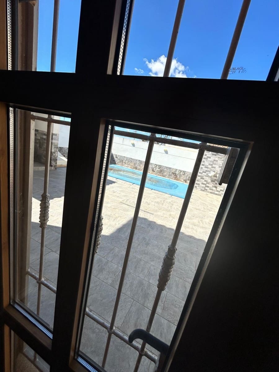 4 soveværelse Villa til salg i Bahia Bella med swimmingpool garage - € 290.000 (Ref: 8911814)