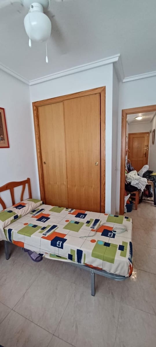 3 slaapkamer Penthouse te koop in Torrevieja - € 180.000 (Ref: 8911874)