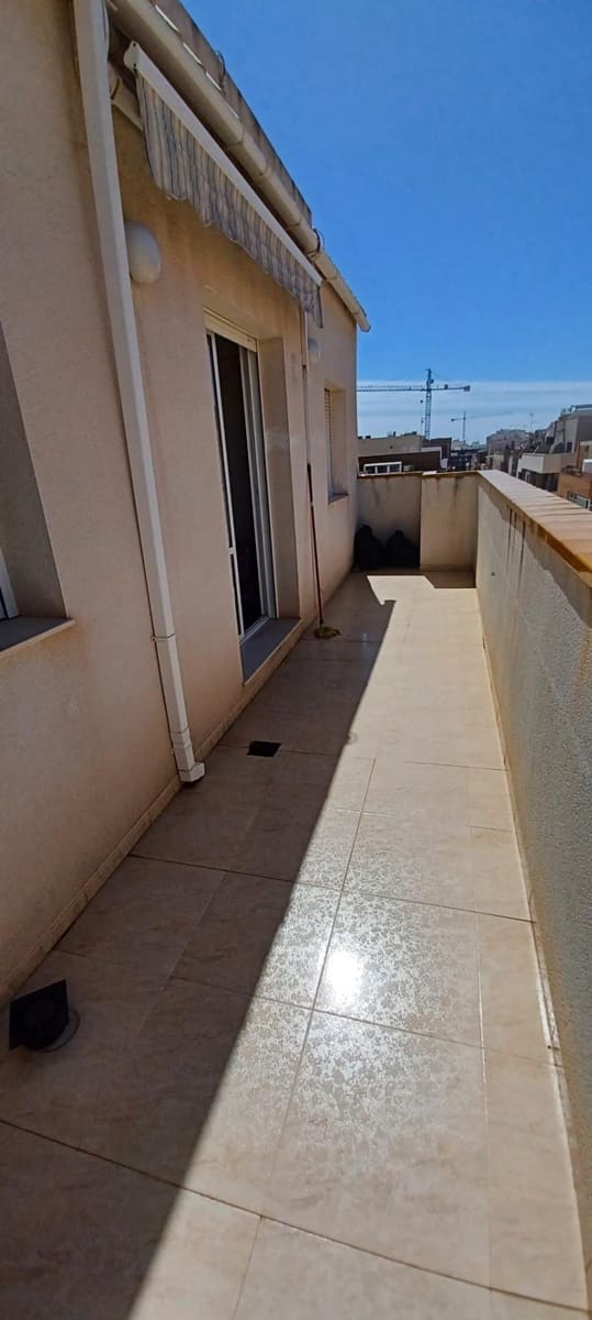 3 slaapkamer Penthouse te koop in Torrevieja - € 180.000 (Ref: 8911874)