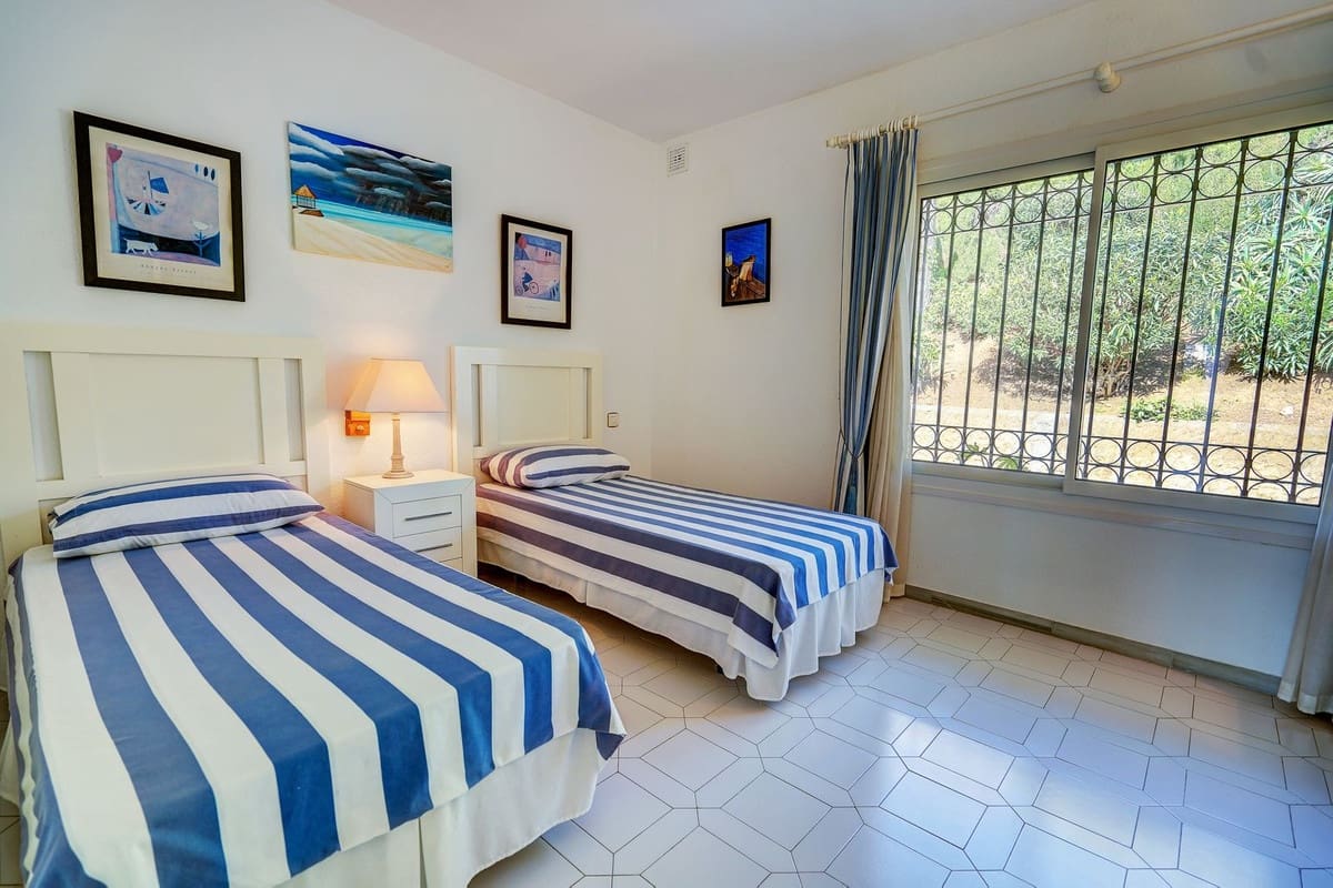 3 soveværelse Villa til salg i Miraflores - € 635.000 (Ref: 8911885)