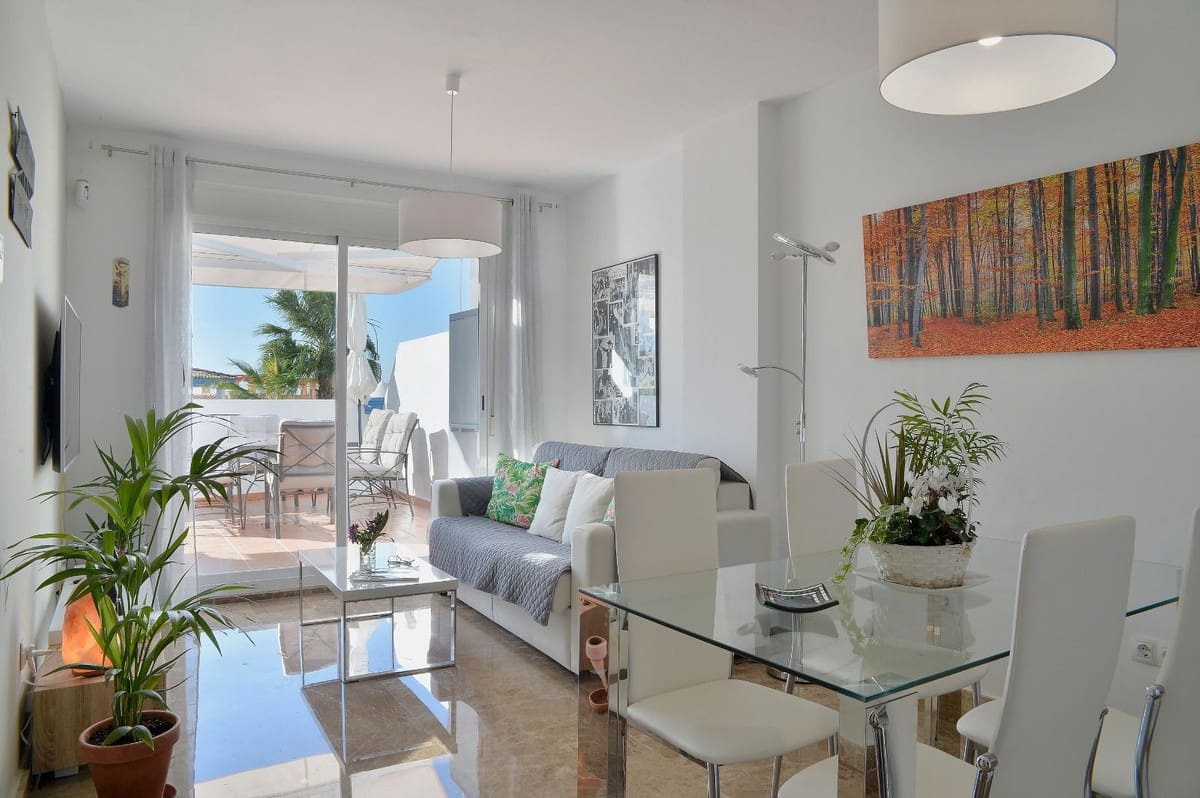 Apartamento de 2 habitaciones en Estepona en venta - 350.000 € (Ref: 8911893)