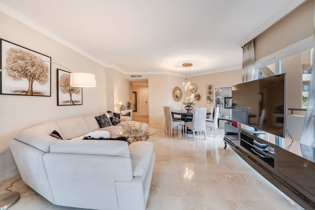 Apartamento de 3 habitaciones en Elviria en venta - 530.000 € (Ref: 8915201)