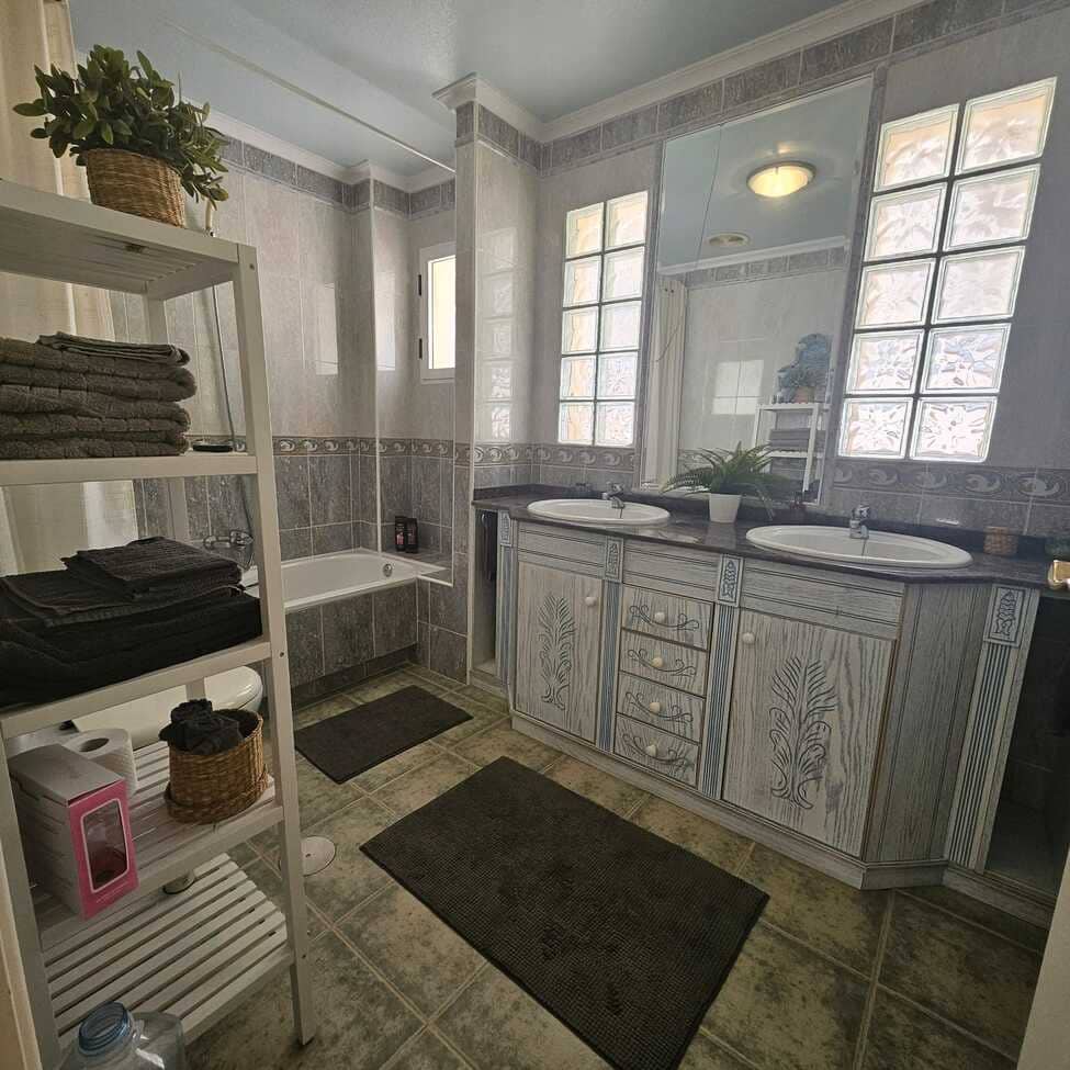 3 soveværelse Villa til salg i Guardamar del Segura med swimmingpool garage - € 299.900 (Ref: 8917946)