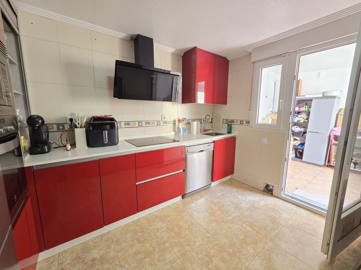 3 soveværelse Byhus til salg i Roldan med garage - € 191.000 (Ref: 8917971)