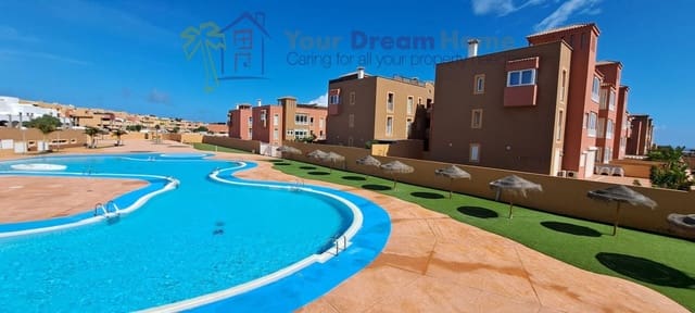 3 soveværelse Byhus til salg i Corralejo, La Oliva med swimmingpool garage - € 279.900 (Ref: 8926309)