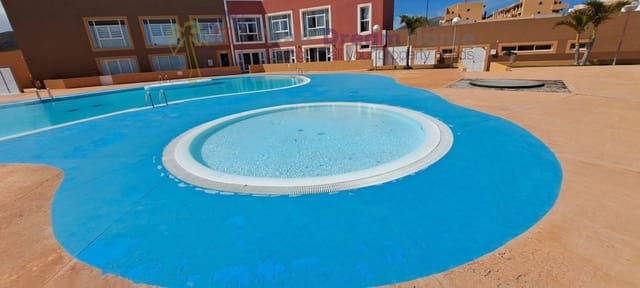 3 soveværelse Byhus til salg i Corralejo, La Oliva med swimmingpool garage - € 279.900 (Ref: 8926309)