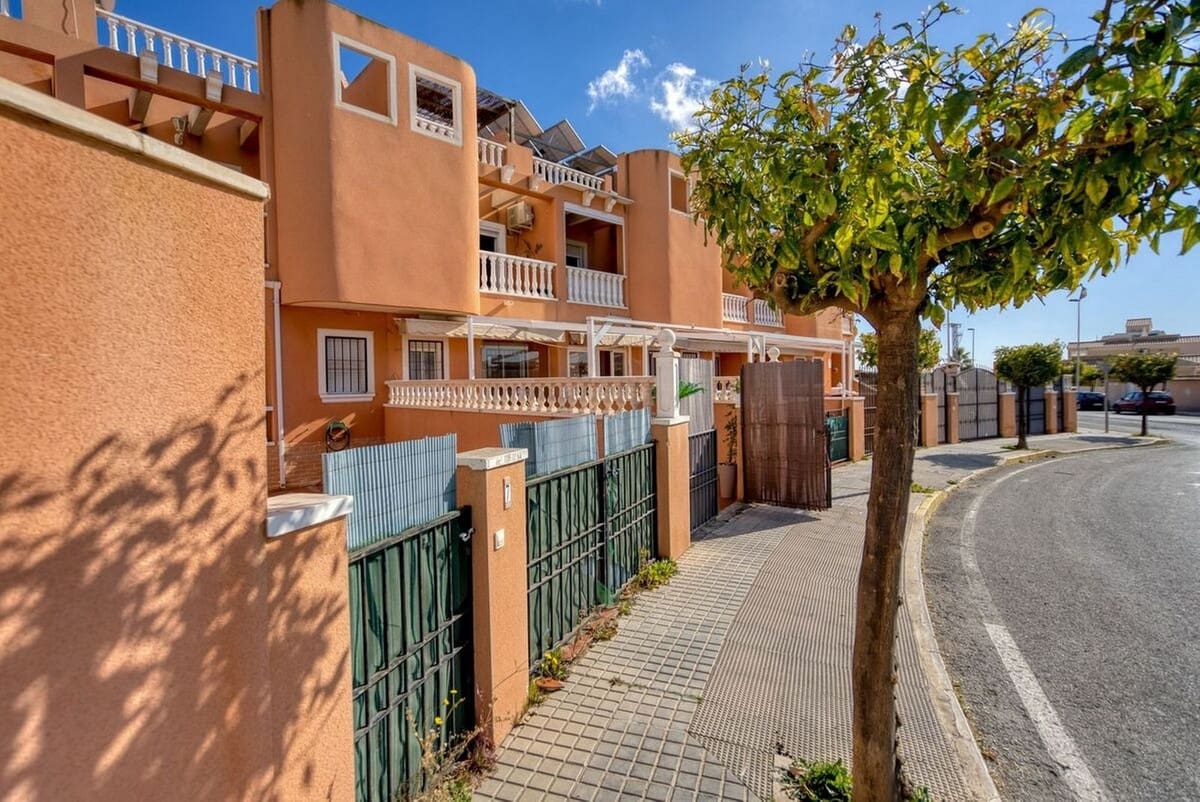 3 bedroom Townhouse for sale in Torrevieja - € 228,000 (Ref: 8926318)