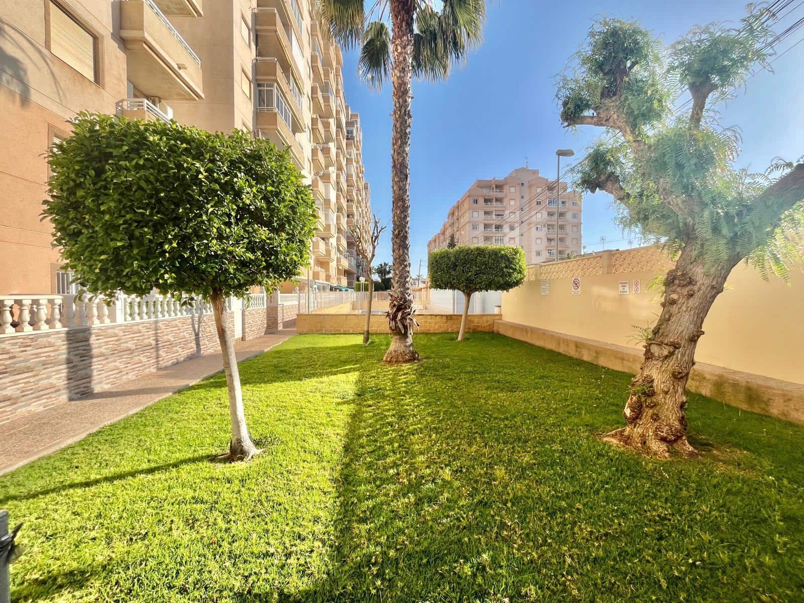 2 soveværelse Lejlighed til salg i Torrevieja med swimmingpool - € 165.000 (Ref: 8926344)