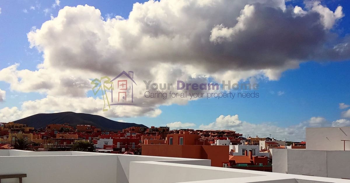 3 soveværelse Semi-Rækkehus til salg i Corralejo med swimmingpool garage - € 379.000 (Ref: 8926389)