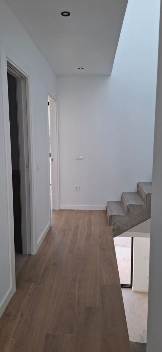 3 soveværelse Semi-Rækkehus til salg i Corralejo med swimmingpool - € 395.000 (Ref: 8926389)