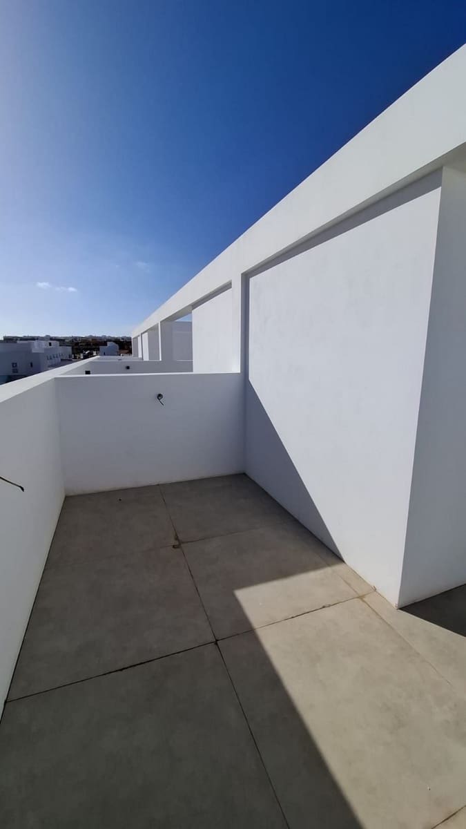 3 soveværelse Semi-Rækkehus til salg i Corralejo med swimmingpool - € 395.000 (Ref: 8926389)