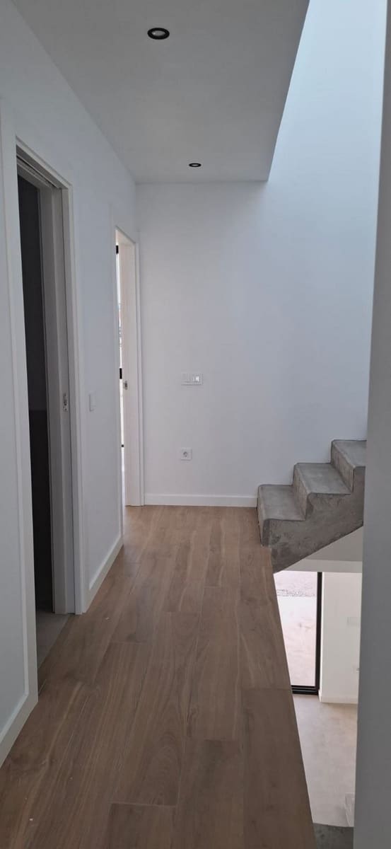 3 soverom Kjedet enebolig til salgs i Corralejo med svømmebasseng - € 395 000 (Ref: 8926389)