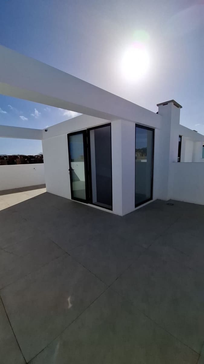 3 soverom Kjedet enebolig til salgs i Corralejo med svømmebasseng - € 395 000 (Ref: 8926389)