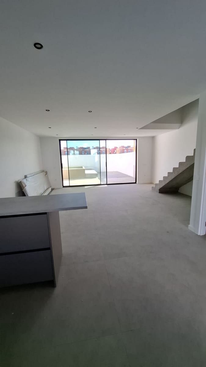 3 soverom Kjedet enebolig til salgs i Corralejo med svømmebasseng - € 395 000 (Ref: 8926389)