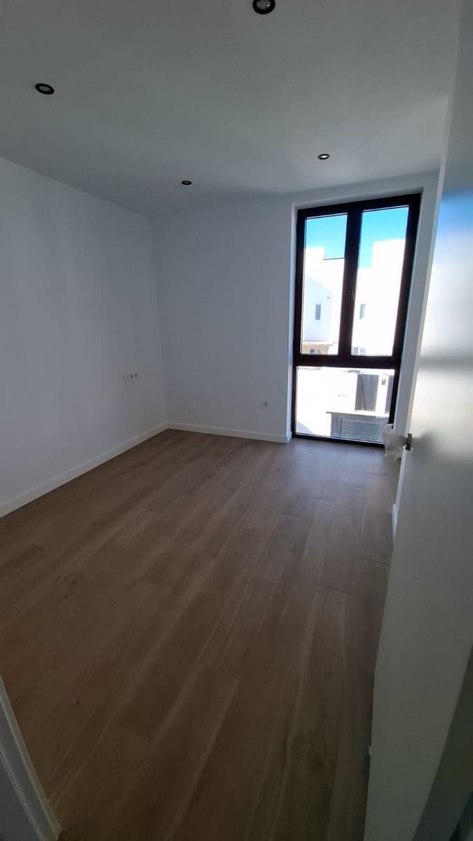 3 soverom Kjedet enebolig til salgs i Corralejo med svømmebasseng - € 395 000 (Ref: 8926389)