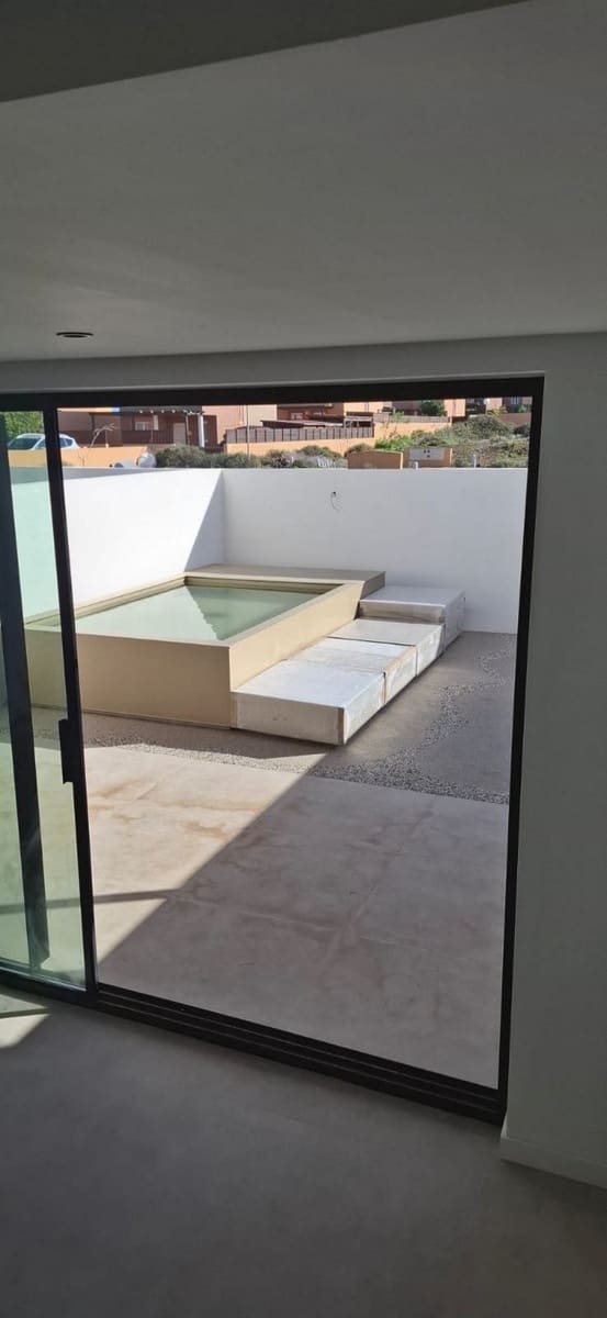 3 quarto Moradia Geminada para venda em Corralejo com piscina - 395 000 € (Ref: 8926389)