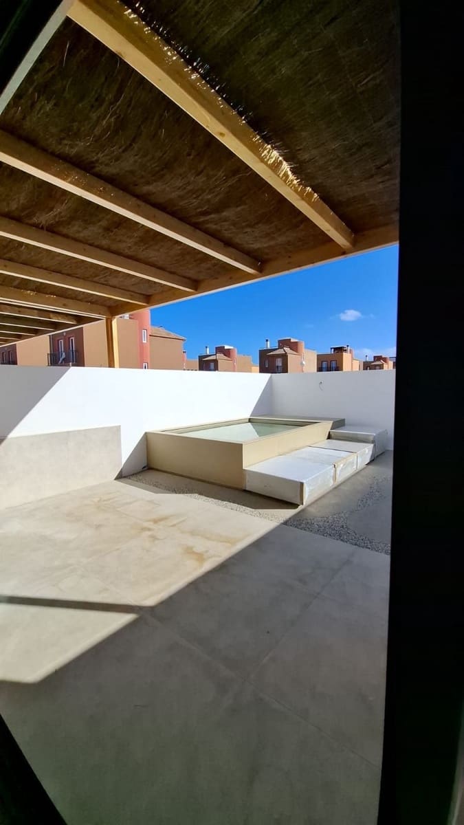 3 quarto Moradia Geminada para venda em Corralejo com piscina - 395 000 € (Ref: 8926389)